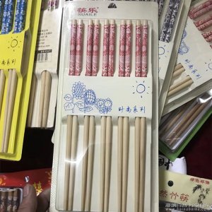 地摊产品-10元模式筷子批发，插板筷子-吸塑筷子通通只卖10元一板